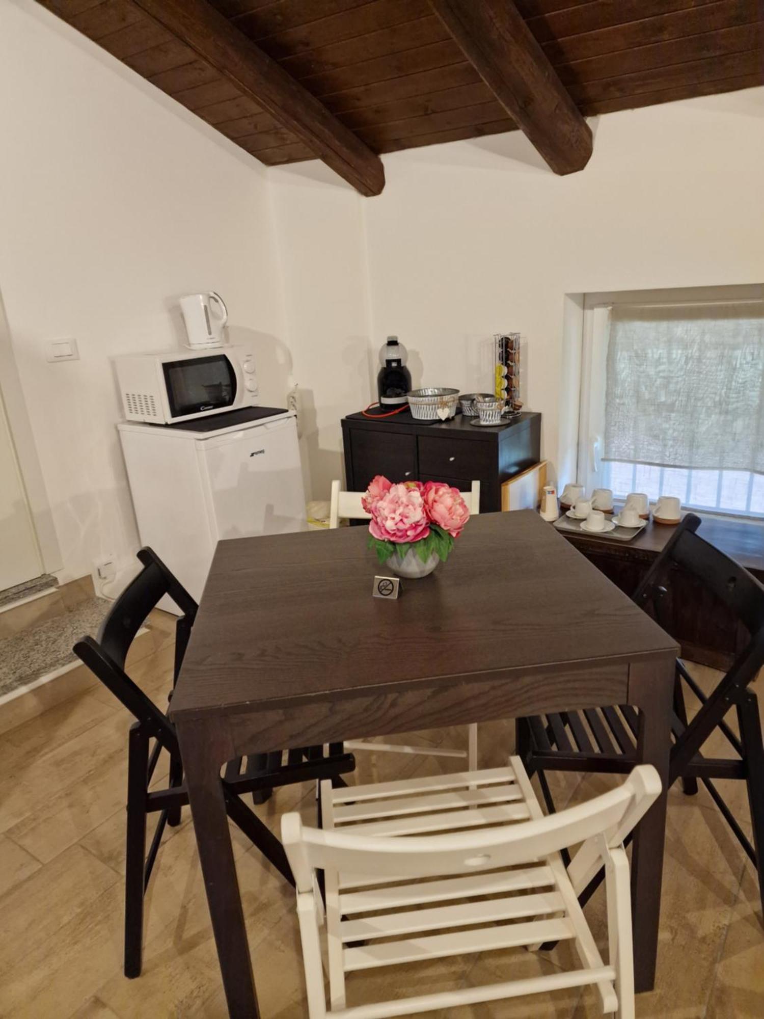 La Tana Dei Corgi Acomodação com café da manhã Moncrivello Quarto foto